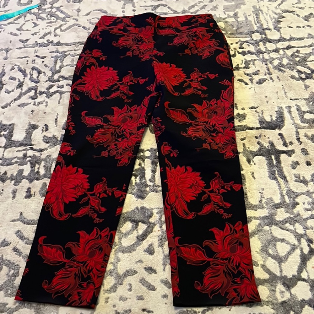 Chico’s Floral Dress Crop Pants size 8